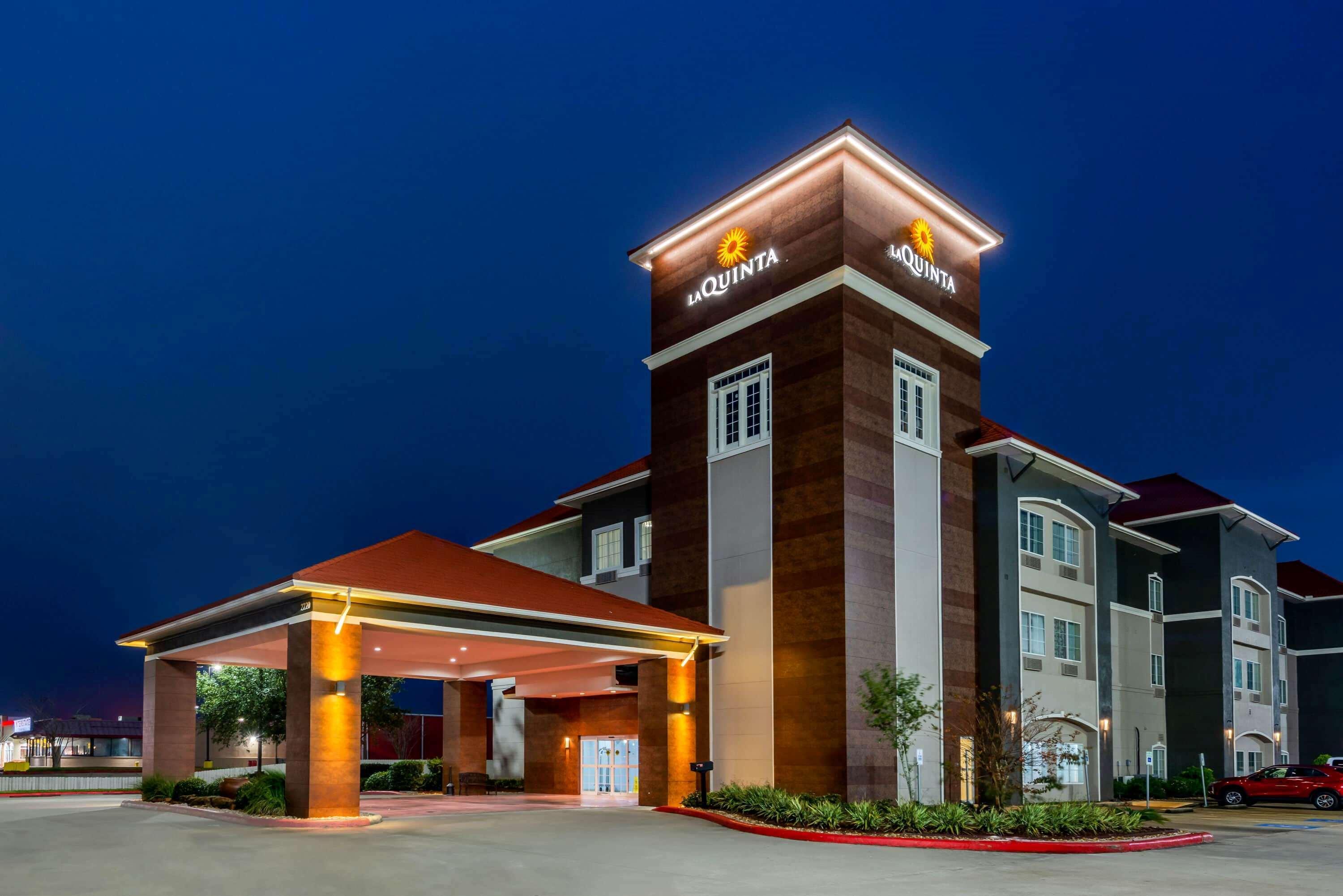 La Quinta By Wyndham Orange Hotel Exterior photo